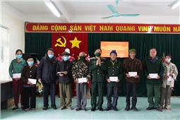 Quân khu: Thăm, tặng quà đơn vị LLVT và cấp ủy, chính quyền các huyện Ba Bể, Pắc Nặm (tỉnh Bắc Kạn)